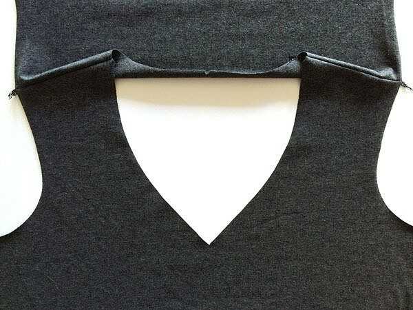 Как уменьшить большую горловину свитера или футболки