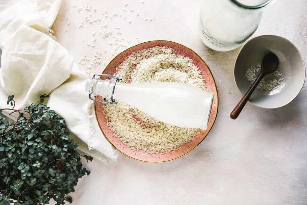 Рисовая вода для волос: в чем польза? рецепты и продукты с ней