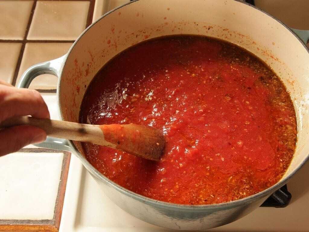 Острый томатный соус на зиму - 9 пошаговых фото в рецепте