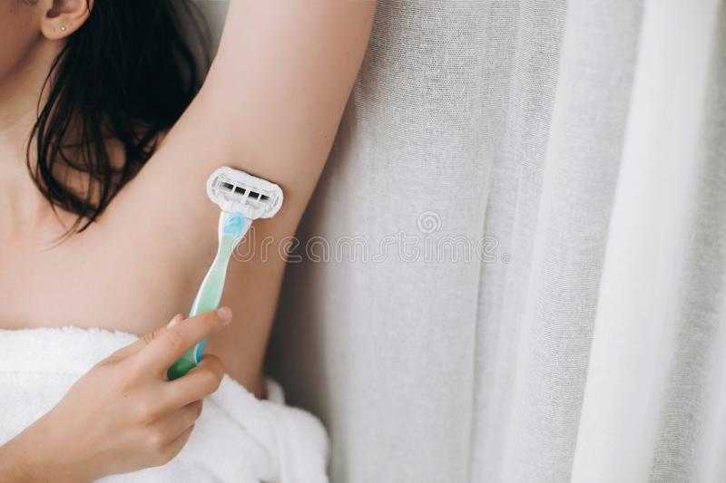 Как брить подмышки – полезные советы правильного бритья