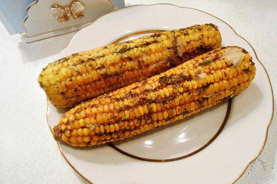 Как запечь целиком кукурузные початки в духовке