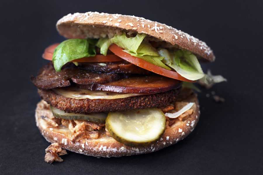 8 рецептов вегетарианских бургеров, которые можно приготовить дома | tiptar