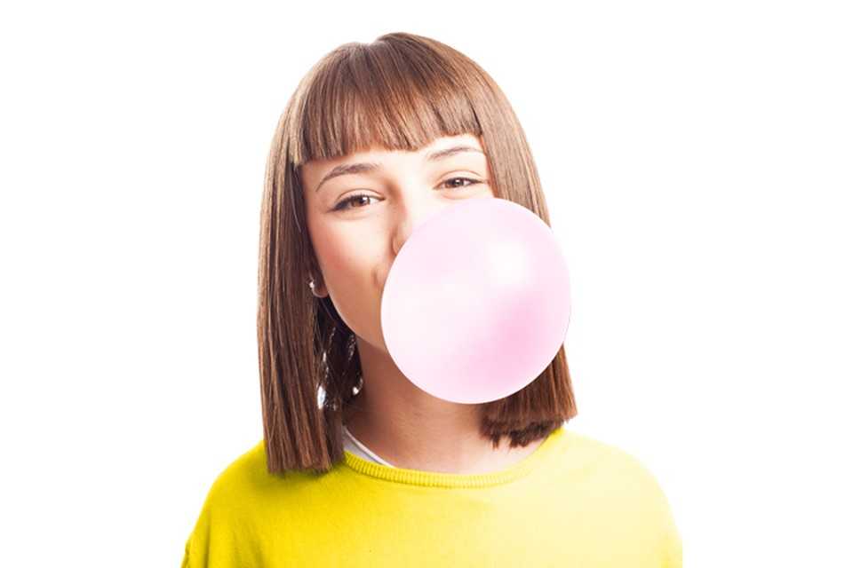 Как надувать пузыри из жвачки правильно?
