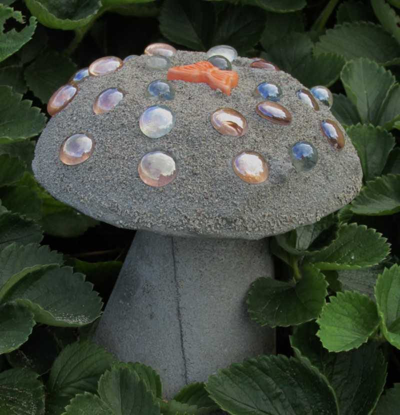 Как сделать садовый грибок из гипса. как сделать гриб из гипса. мастер – класс изготовления очаровательного грибка