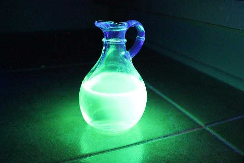 Как сделать светящуюся жидкость из подручных средств в домашних условиях