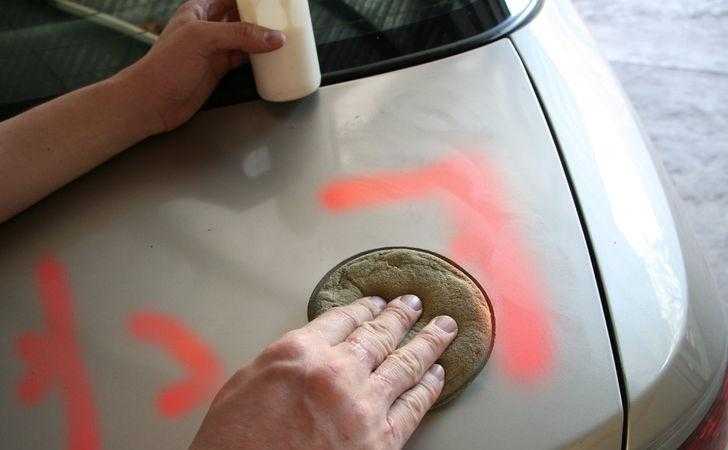 Чем отмыть краску от баллончика с автомобиля