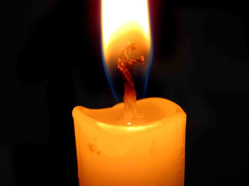 Тайны пламени свечи: как читать наплывы и полезно и смотреть на огонь?