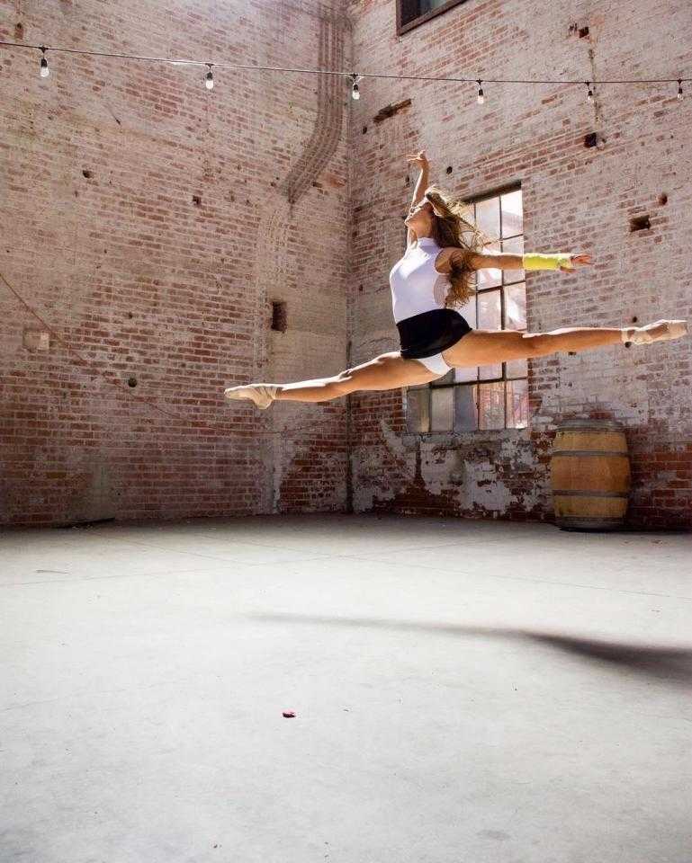 Для осанки и стройности: балетные упражнения, которые пригодятся всем
