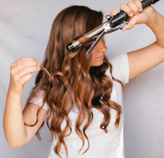 Как завивать волосы плойкой самостоятельно: способы и полезные советы  — ruxa