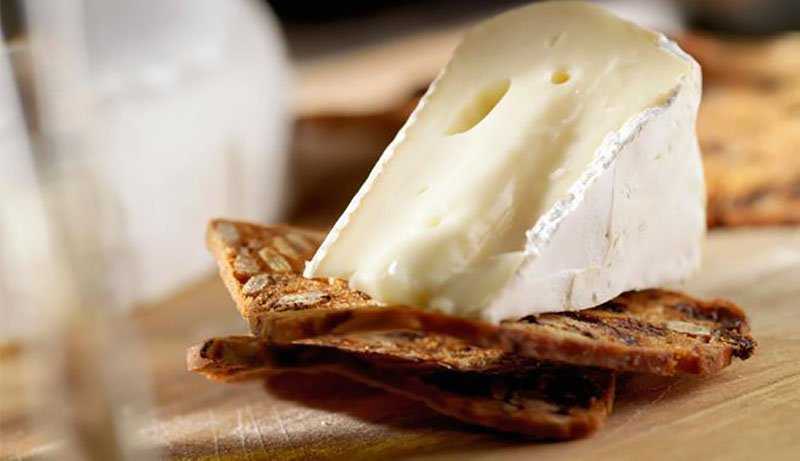 Сыр бри де мо: описание, фото, польза, вред, рецепты