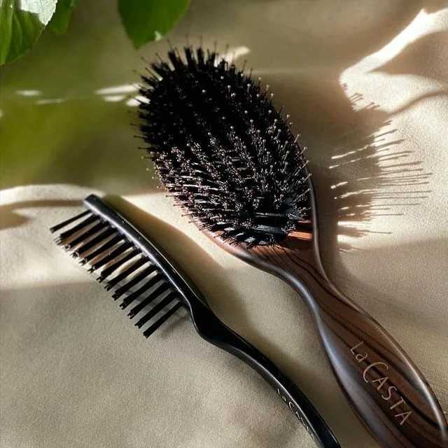 Расчёска для волос: способы очистки массажек, расчёсок круглой формы, деревянных, металлических расчёсок