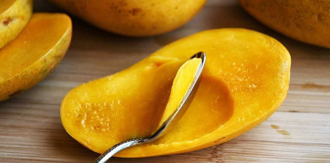 Самые вкусные рецепты блюд из манго: салаты с креветками, пюре, смузи, варе...