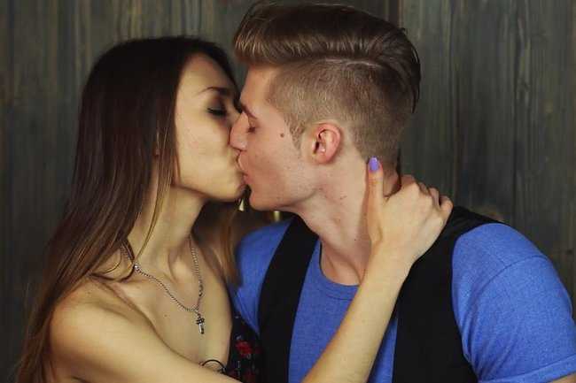 Как поцеловать девушку в первый раз | проверенные советы в блоге александра галевича