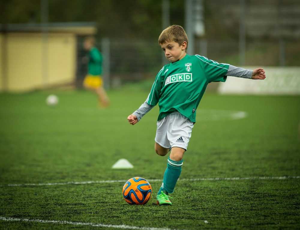 Хочу, чтобы мой ребёнок стал звездой футбола. как это сделать?