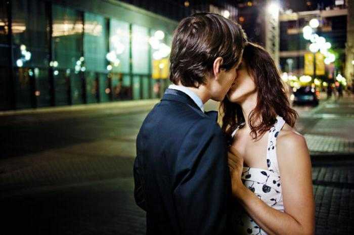 Как правильно целоваться с девушкой - 15 шагов: стань ее космосом 💋