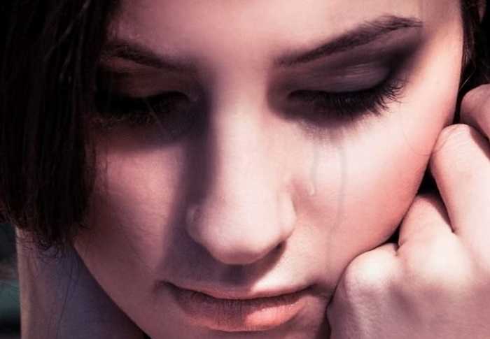 Как сдержать слезы, когда хочется плакать? как научиться сдерживать слезы и эмоции от обиды, при разговоре, в трудной ситуации?