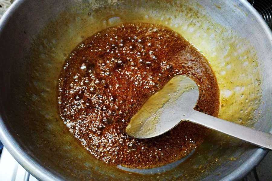 Как сделать жженый сахар для самогона и подкрасить его