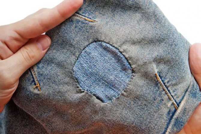 Как заштопать дырку на ткани незаметно вручную: на коленке, диване или носках