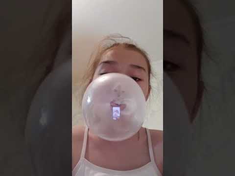 Как надуть пузырь из жвачки