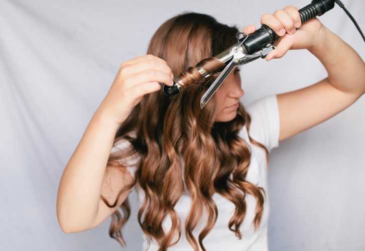9 простых способов заставить прямые волосы виться