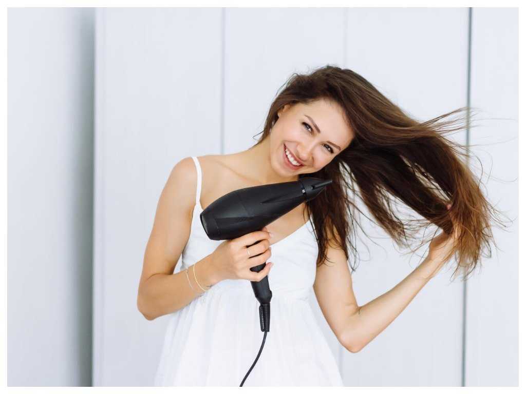 Как быстро высушить волосы без фена: 5 лучших способов для девушек