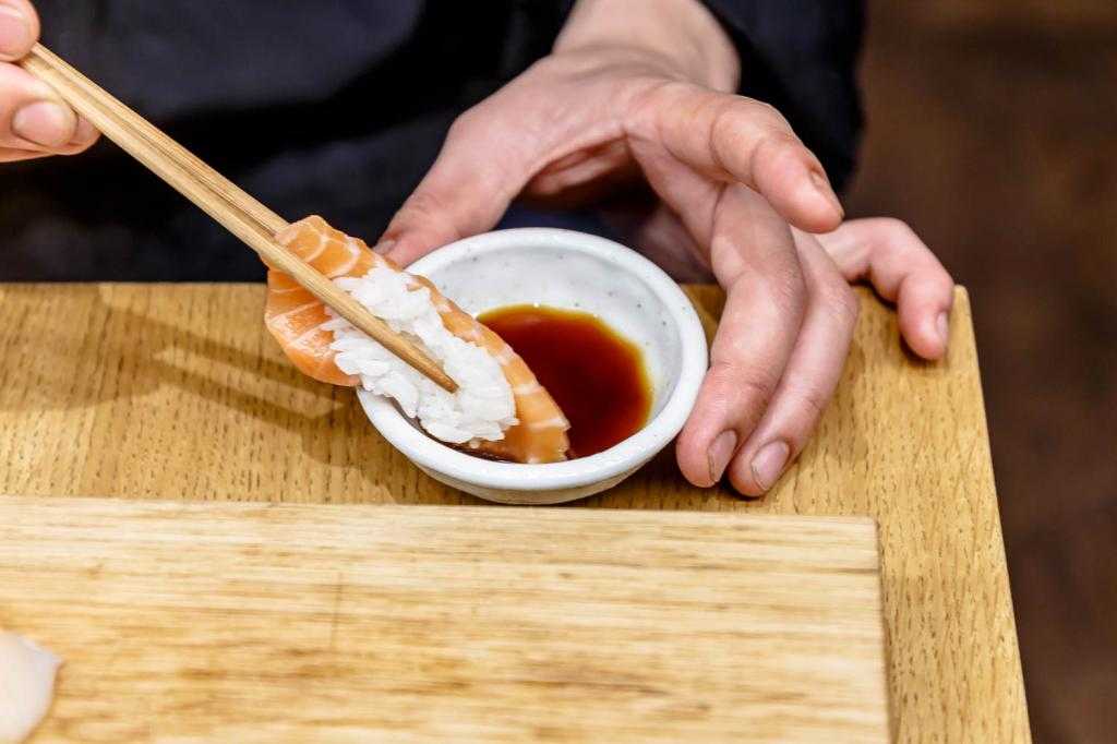 Энциклопедия суши: как правильно кушать суши палочками и не опозориться