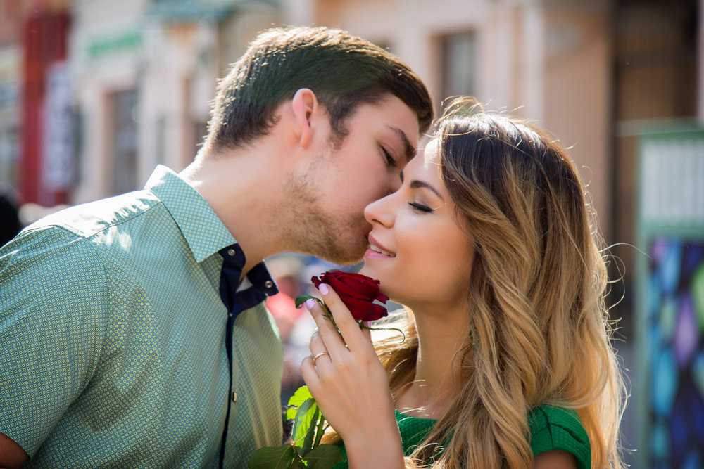 Как практиковать французский поцелуй: 15 шагов