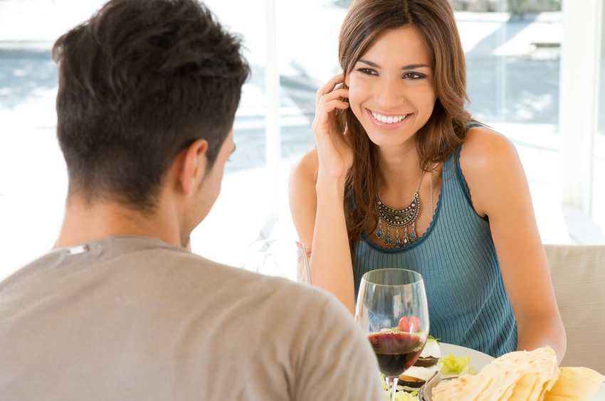 Как пригласить девушку на свидание: способы быстро заинтересовать