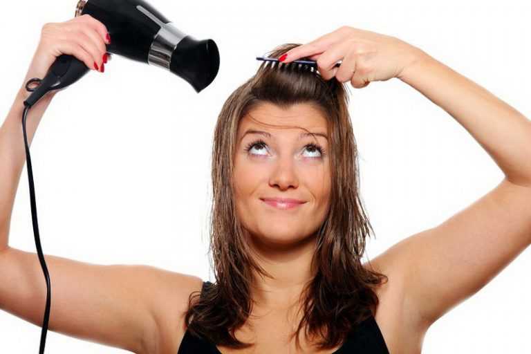 Не всё так просто:
как правильно сушить волосы феном