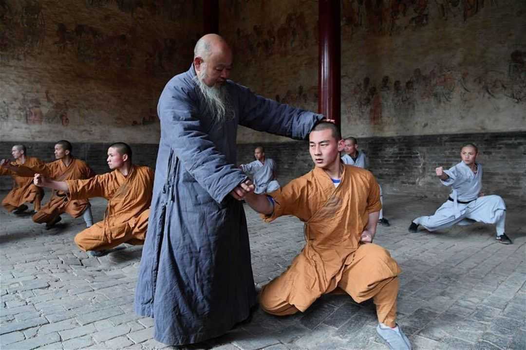Тренировки монахов шаолиня