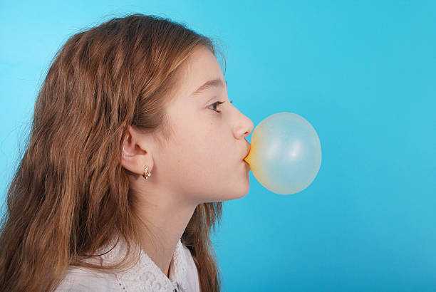 Как надувать пузыри из жвачки правильно?||year|imagesnameskak-naduvat-puziri-iz-zhvachki-pravilno/imagesnames