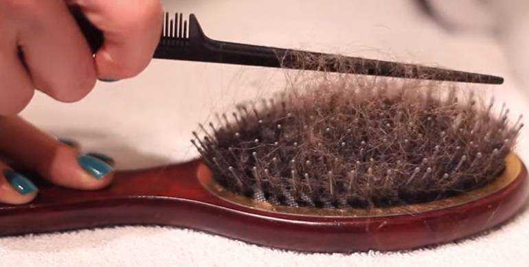 Как почистить расчёску для волос