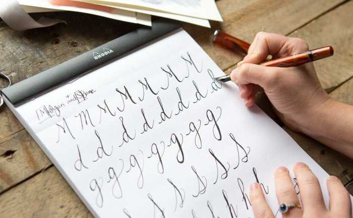Как научиться красиво писать ручкой: 4 шага