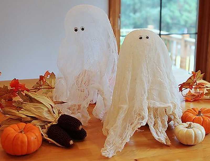 Привидение из марли: украшение на хэллоуин своими руками