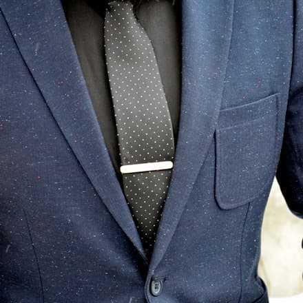Как носить зажим для галстука: 6 шагов