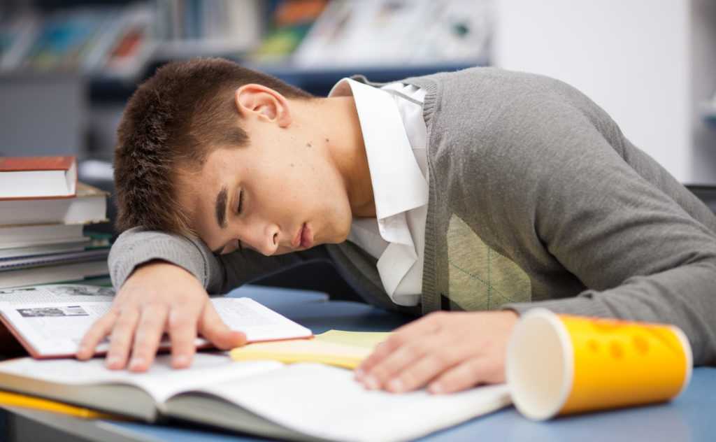 Усталость школьника после учебы: способы устранения усталости после тяжелого учебного дня, комплекс упражнений