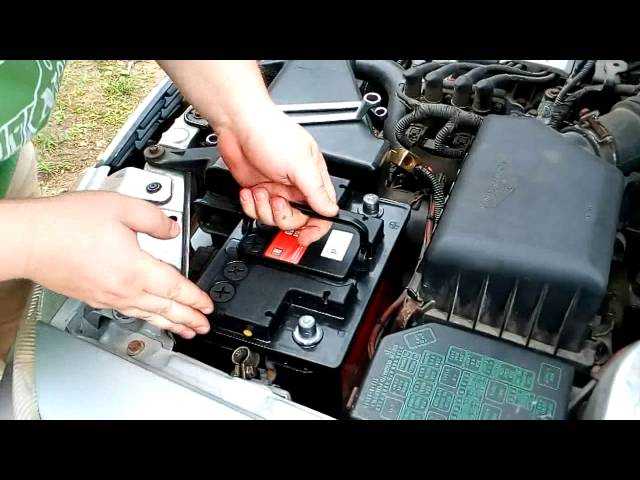 Как заменить электролит в аккумуляторе автомобиля: уровень, плотность, необходимые инструменты