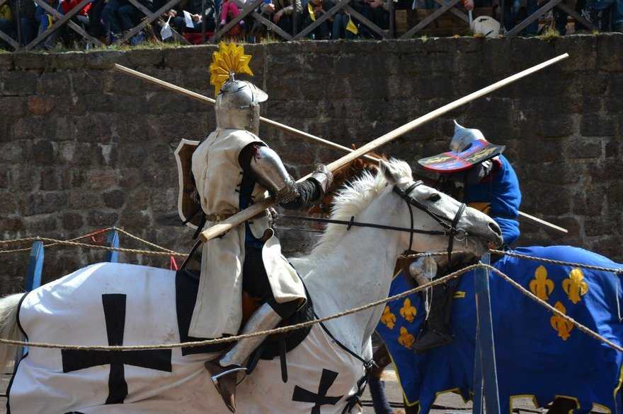 Современные рыцари конь виктор, травмы от копий и доспехи за миллион — зачем в xxi веке играть в рыцаря