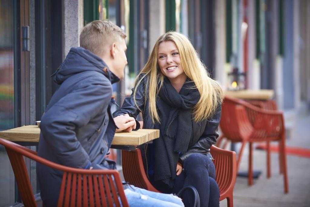 Как пригласить парня на свидание первой: безотказные фразы и способы