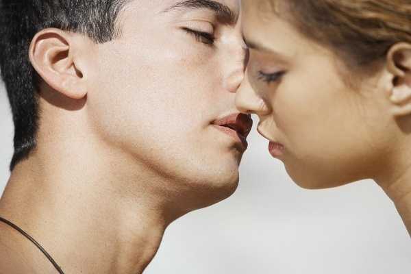 Как вызвать у девушек желание поцеловать вас: 13 шагов