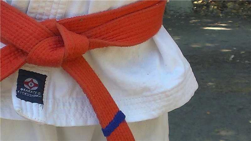 Как завязать пояс на кимоно для карате