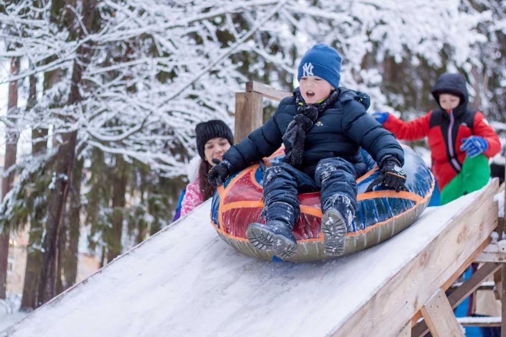 Как провести новогодние каникулы с пользой для учебы: чем заняться с детьми и нужно ли делать уроки на зимних каникулах