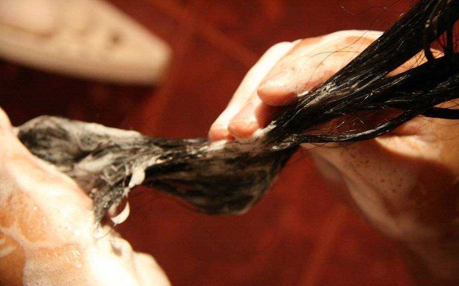 Как убрать жвачку с волос на голове: что можно использовать, как удалить без ножниц