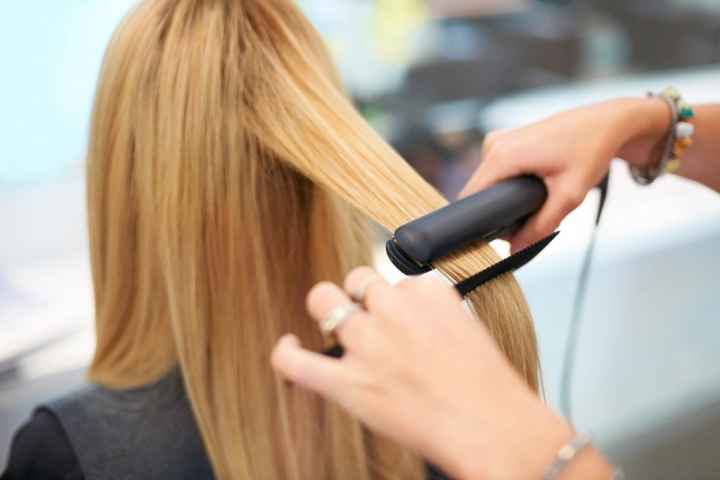 Как выпрямить волосы с помощью утюжка – рекомендации и пошаговое руководство