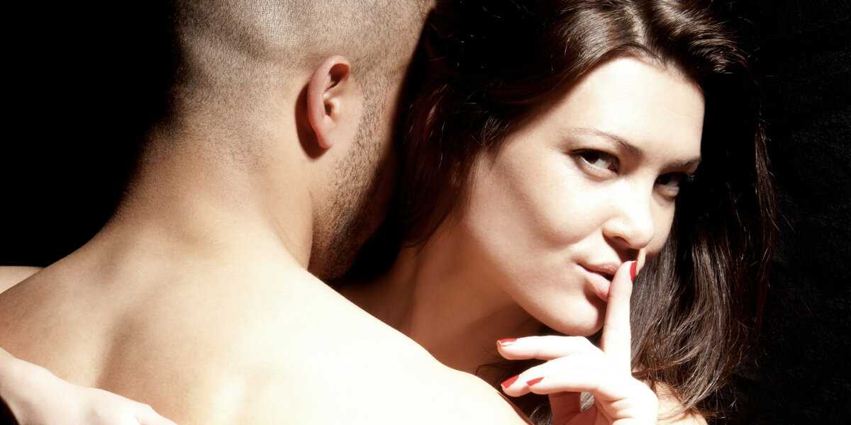 Как правильно флиртовать с мужчиной, чтобы привлечь его внимание? | психология на psychology-s.ru