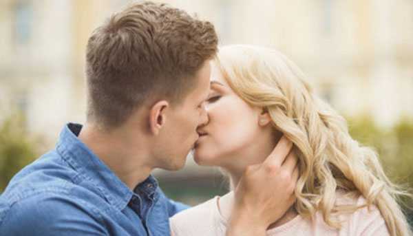 Как вызвать у девушек желание поцеловать вас: 13 шагов