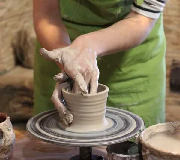 Как сделать глиняный горшок без гончарного круга. ★ как сделать кувшин из глины своими руками. удивительное гончарное искусство. особенности разных видов глины