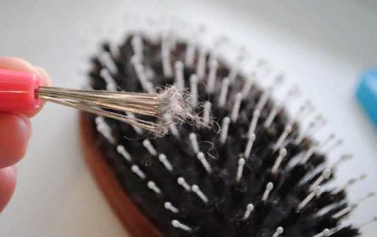 Как мыть расчёску для волос: быстрые способы и средства