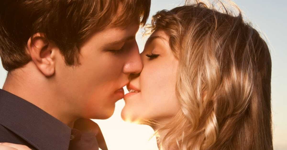 Как первый раз поцеловать девушку в губы: идеальный 1-й поцелуй | playboy