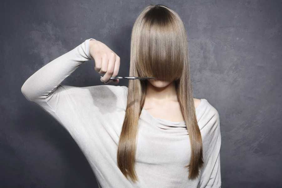 Как самостоятельно подстричь вьющиеся волосы - wikihow